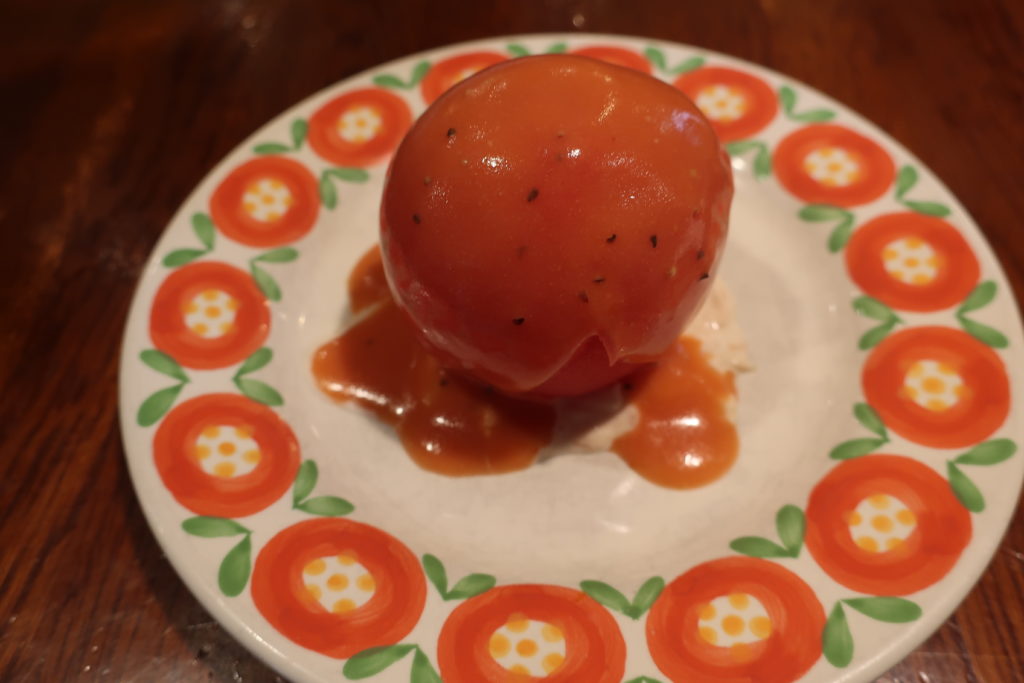 キャピタル東洋亭 丸ごとトマトサラダ
