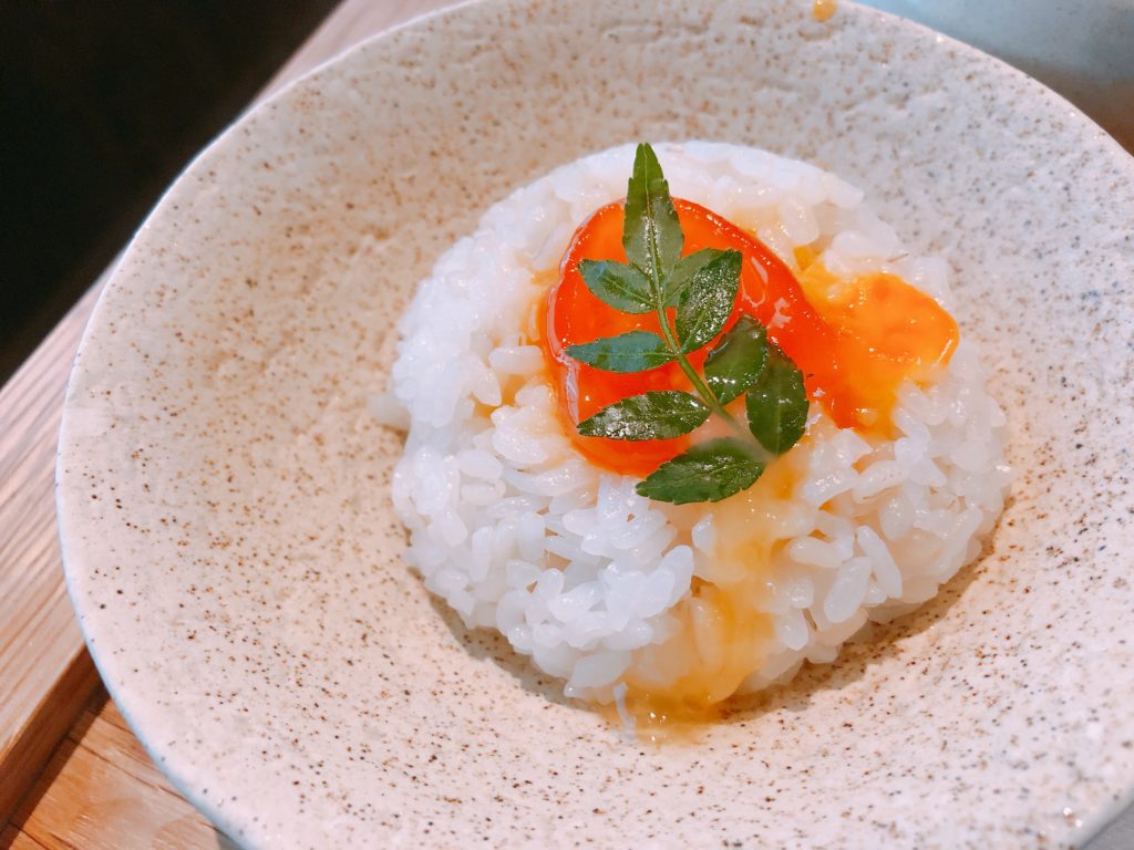 六角堂近くでランチするならカレーうどんで有名な「<a href=