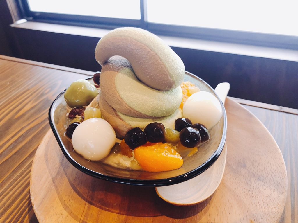 六角堂近くでランチするならカレーうどんで有名な「<a href=