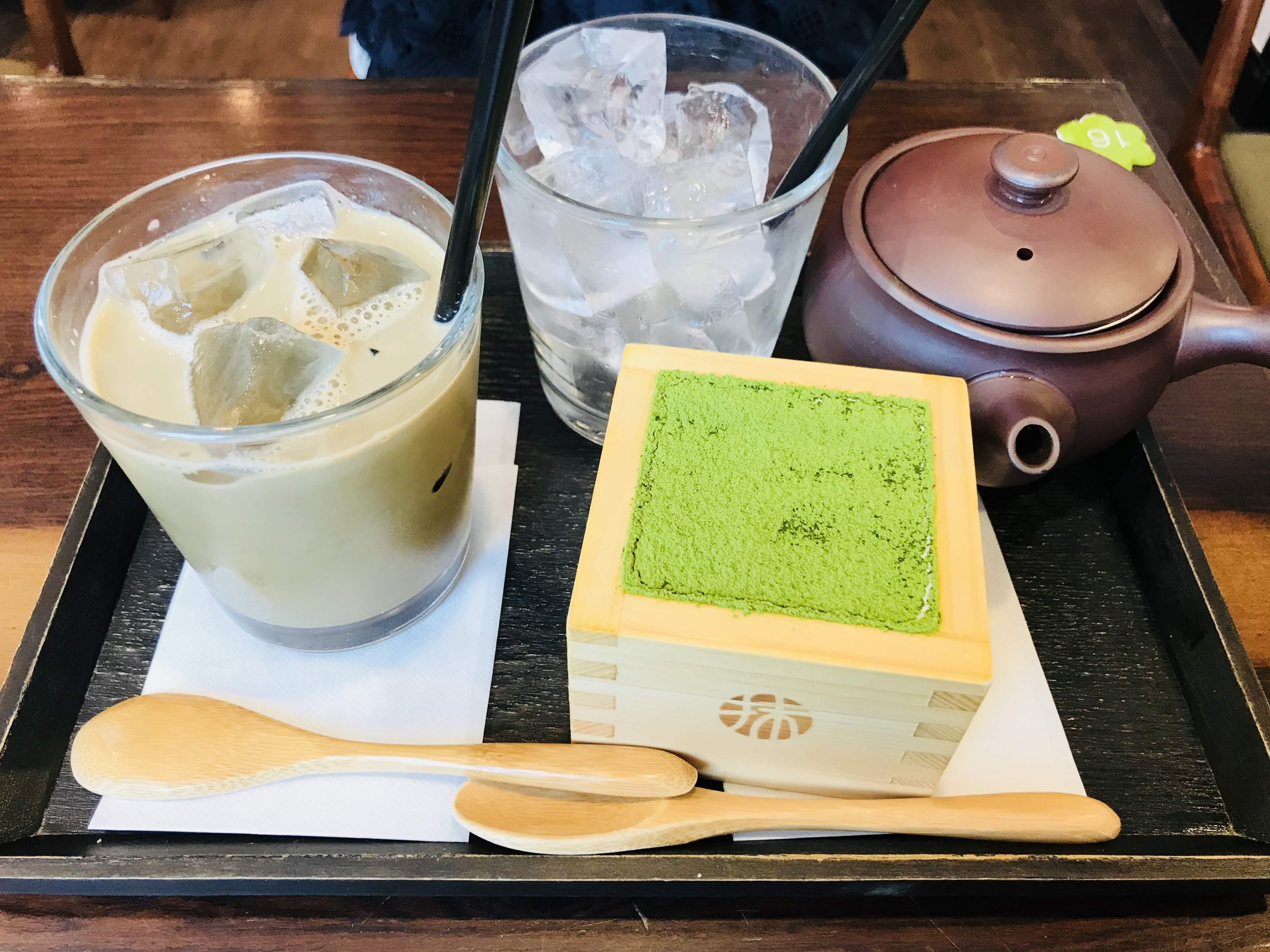 抹茶館のティラミスセット