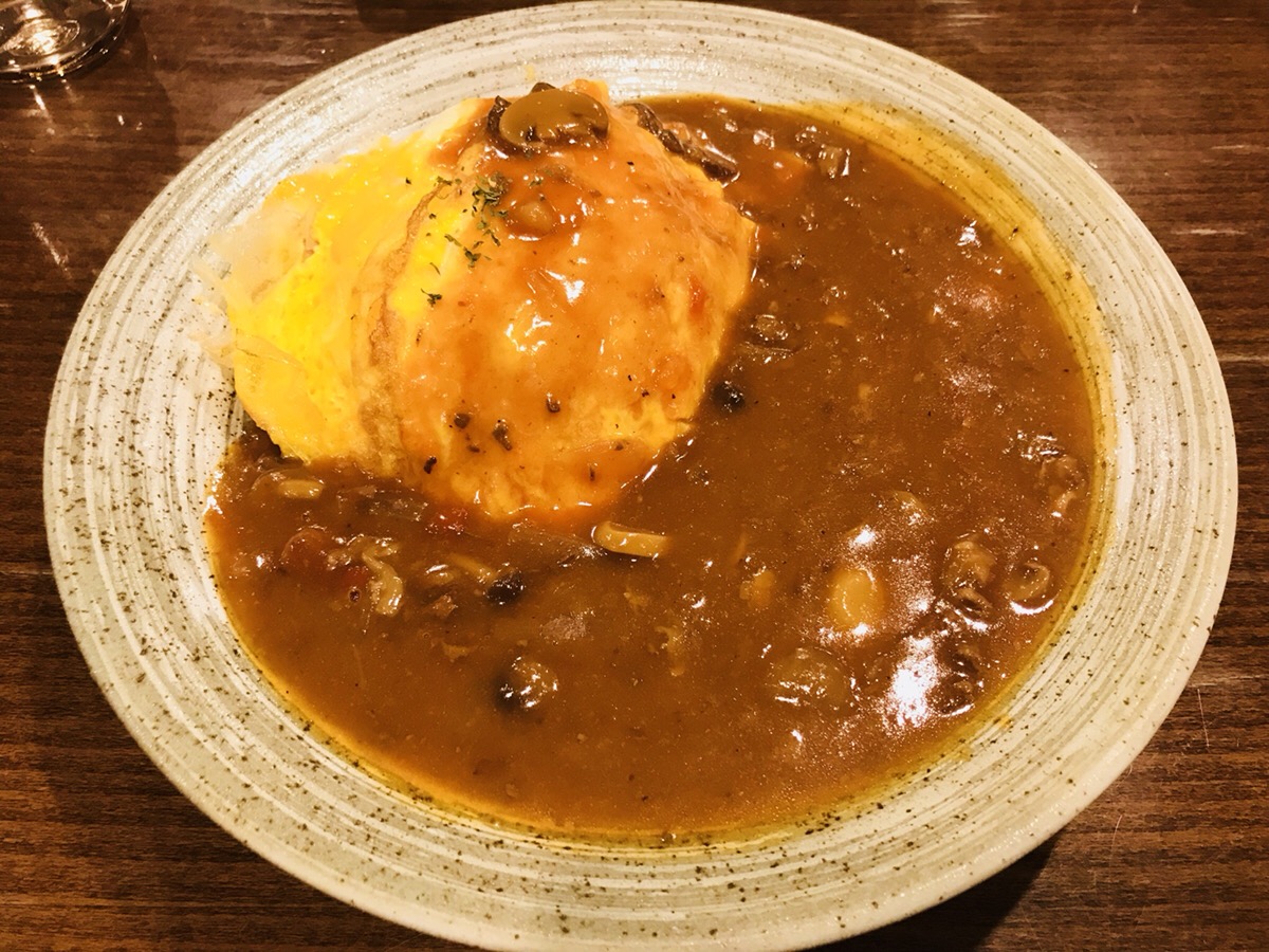 前田珈琲の赤味噌オムハヤシライス