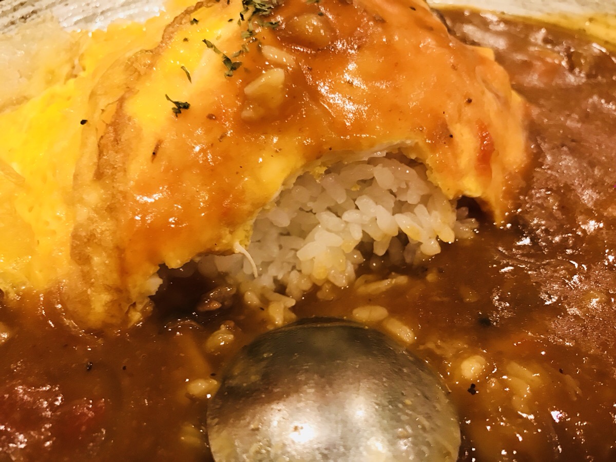 前田珈琲の赤味噌オムハヤシライス