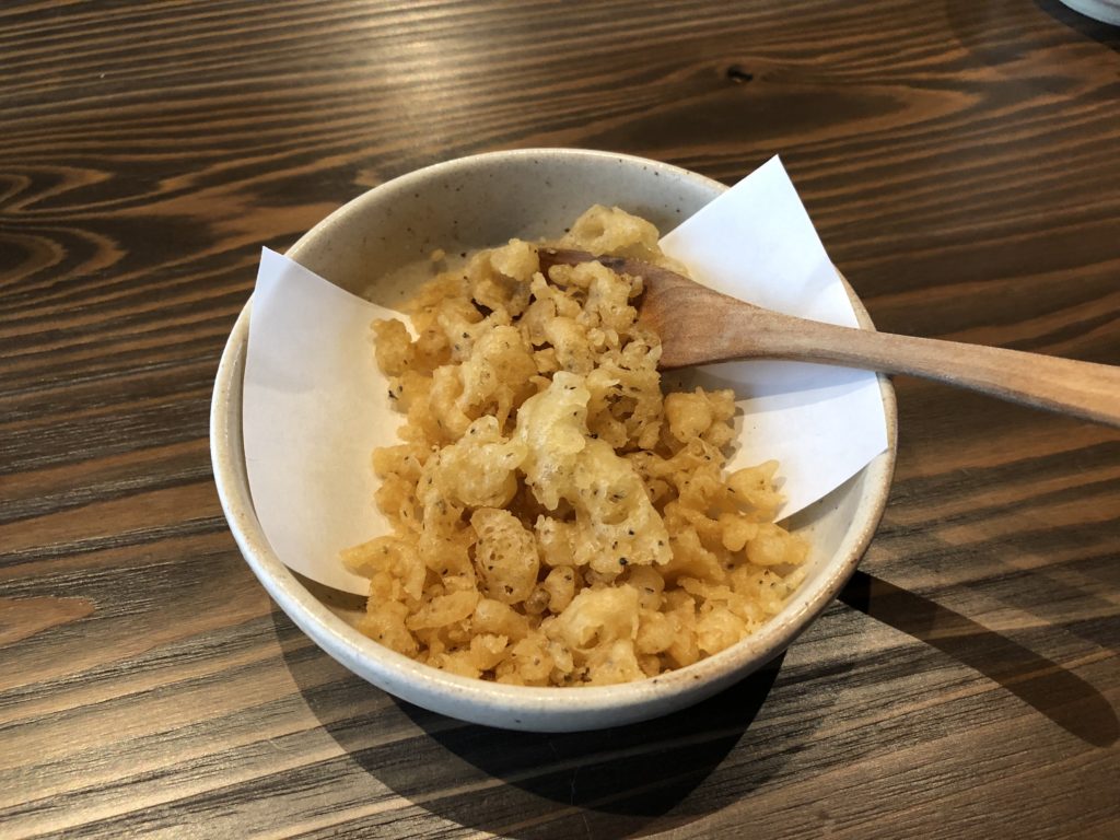 六角堂近くでランチするならカレーうどんで有名な「<a href=