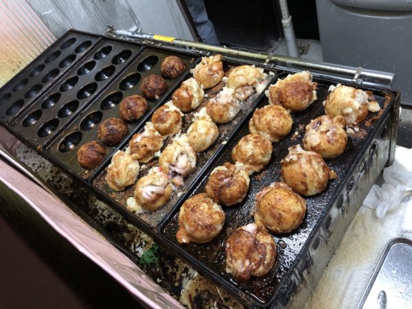 京都宝ヶ池きつね坂のたこ焼き屋「たこ将軍」のジャンボたこ焼きがスゴイ!