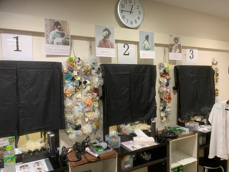 <img src="https://kyoto.tips/wp-content/uploads/2023/02/IMG_9440.jpg" alt="【体験】梨花和服 祇園店で着物をレンタル！京都の街を着物姿でさんぽ♪" width="800" height="600" class="alignnone size-full wp-image-35329" />