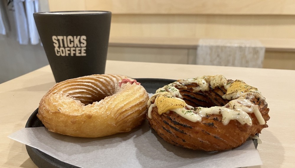 【京都グルメ】揚げたてチュロスとハンドドリップのコーヒーを楽しめる「Sticks Coffee 京都押小路」に行ってみた｜中京区
