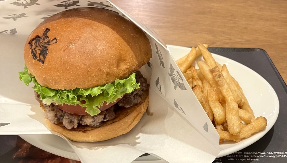 【京都グルメ】肉汁あふれる和牛パティを豪快に味わえる「SHOGUN BURGER 祇園四条店」へ行ってみた｜東山区