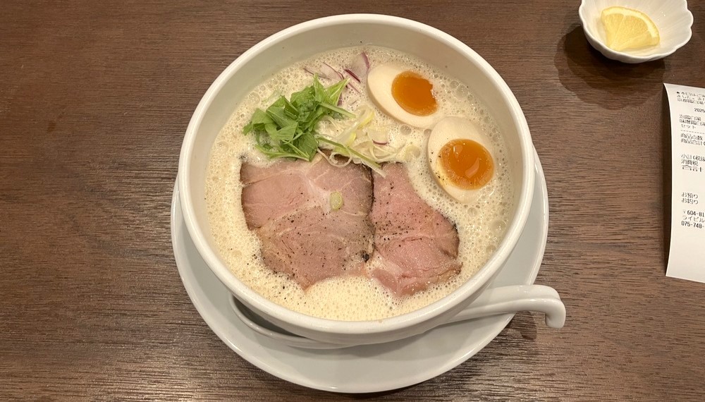 【京都・下京区】鶏白湯そば 純 四条烏丸｜泡立つ鶏白湯スープで人気のラーメン店【京都グルメ】